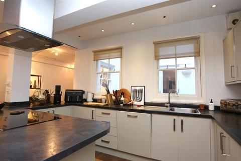 2 bedroom flat to rent, Brunswick Terrace, Hove