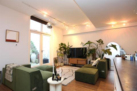 2 bedroom flat to rent, Brunswick Terrace, Hove