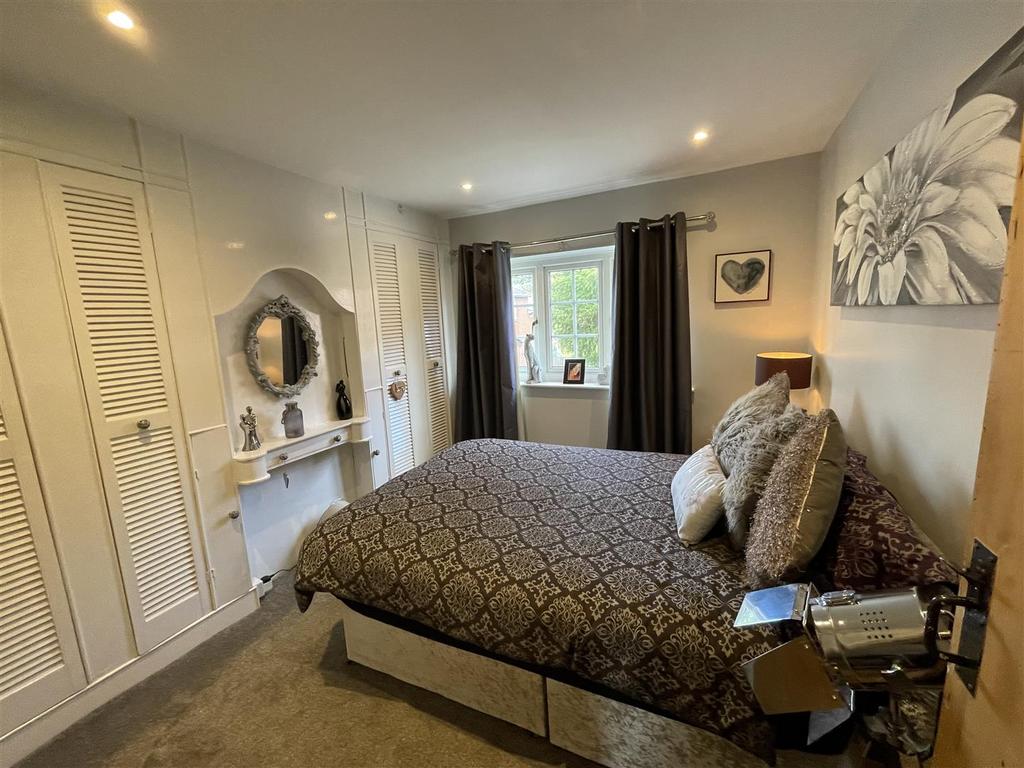 26 chalk hill bedroom 1.JPG