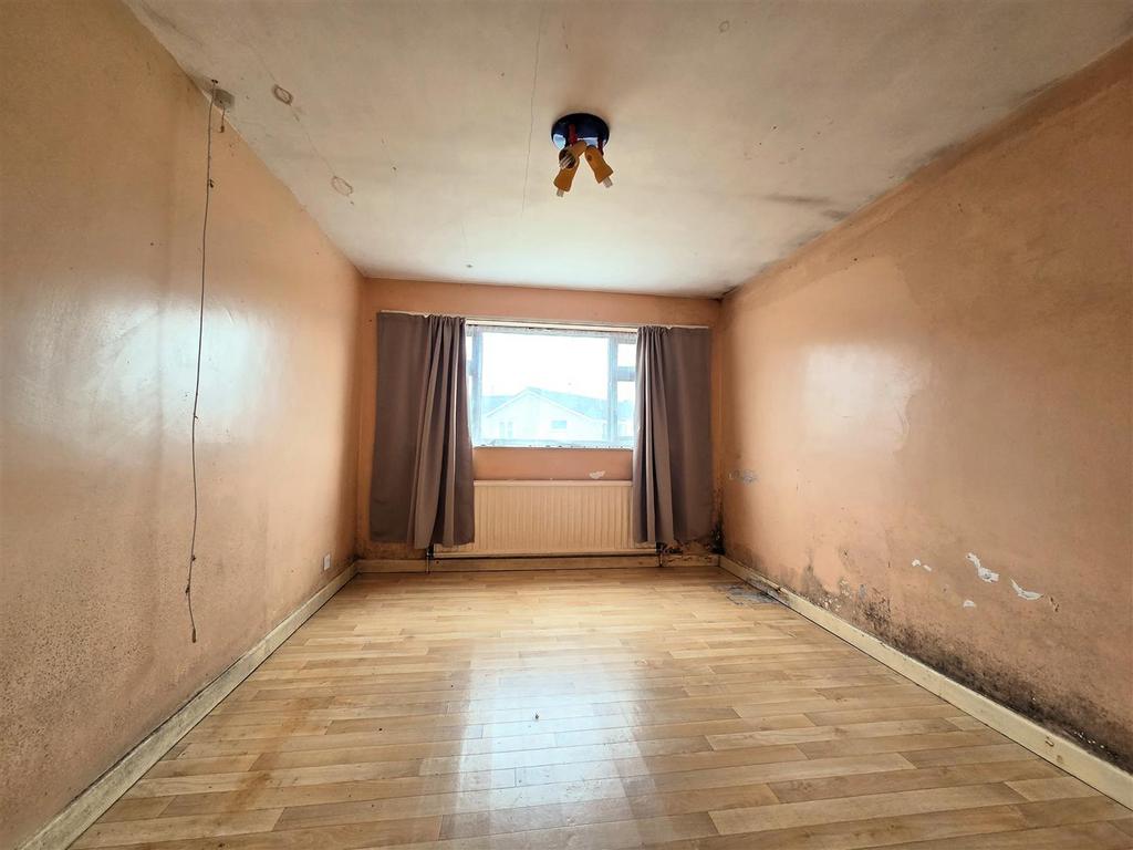 12 Milbourne Pk - Bed1.jpg