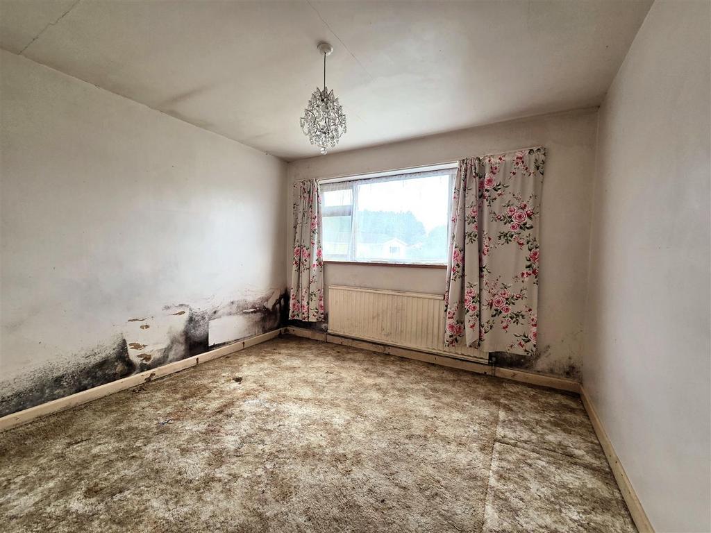 12 Milbourne Pk - Bed2.jpg