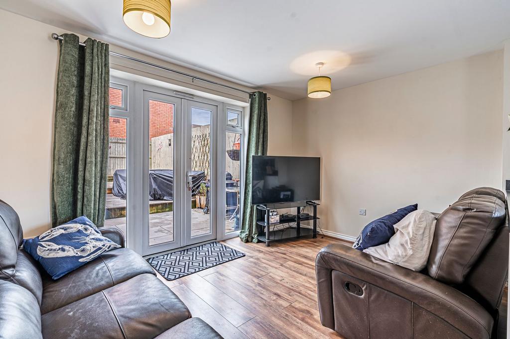 Kitchen / Lounge
