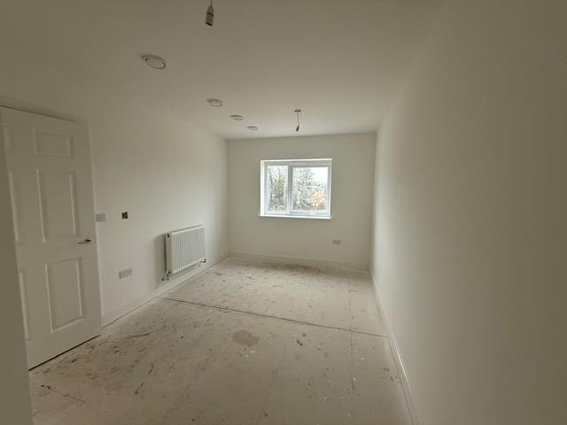 Bedroom 1 (2).jpeg