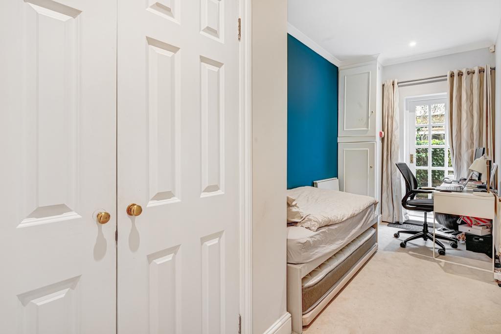 Flat 1 36 Alderne...