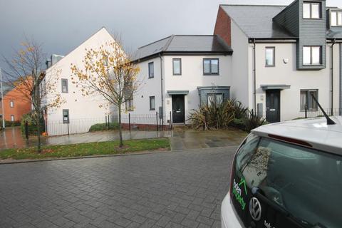 3 bedroom terraced house to rent, Birchfield Way, Lawley