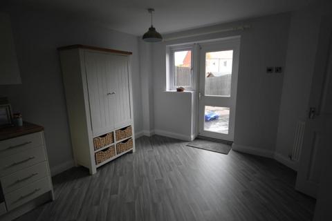 3 bedroom terraced house to rent, Birchfield Way, Lawley