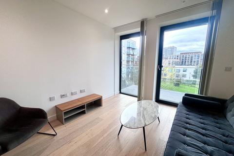 3 bedroom property to rent, Rendal Way, London, E16