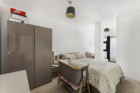 2 bedroom apartment for sale, Copenhagen Place, London, E14