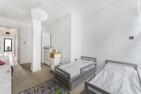 2 bedroom apartment for sale, Copenhagen Place, London, E14