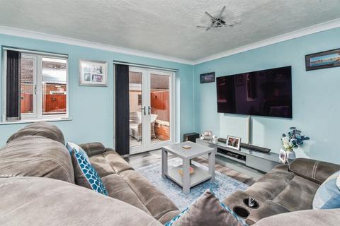3 bedroom semi-detached house for sale, Meadow Close, Westbury