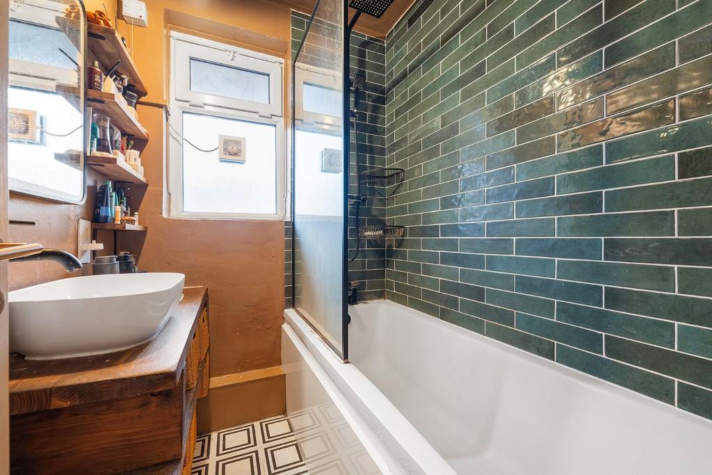 Bathroom One.JPG