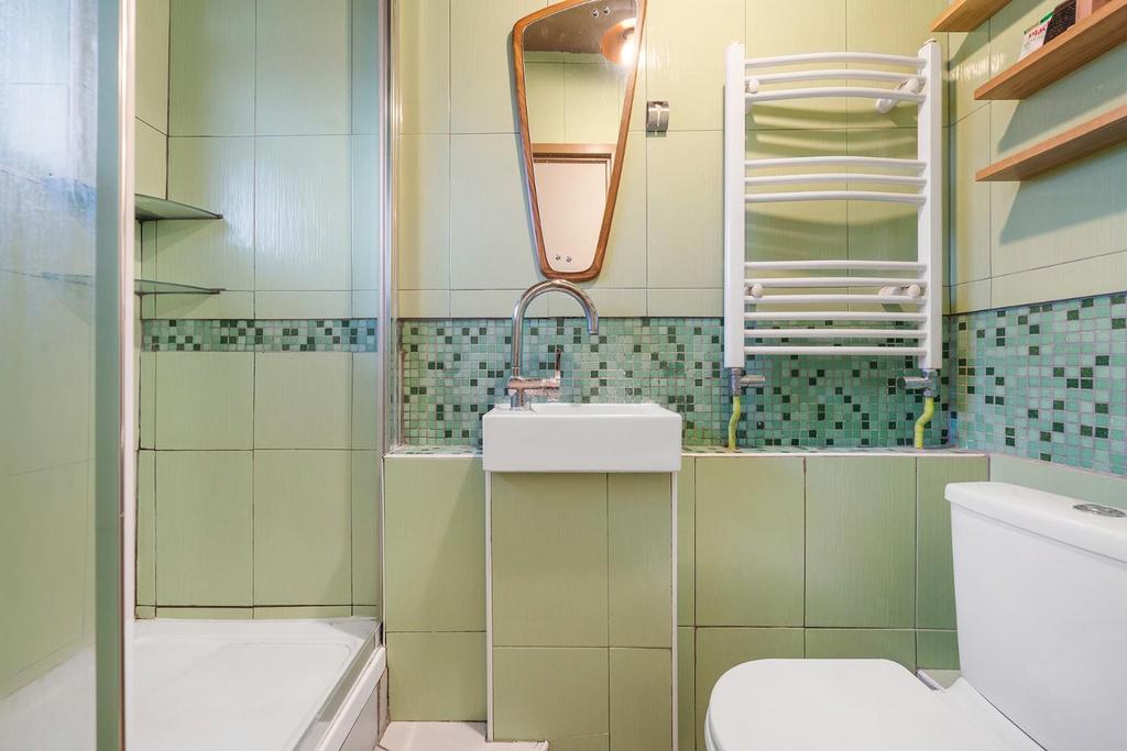 Bathroom Two.JPG