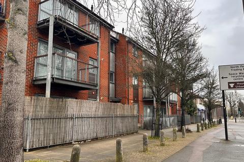 2 bedroom apartment for sale, Staines Road, Feltham, London, TW14