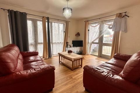 2 bedroom apartment for sale, Staines Road, Feltham, London, TW14