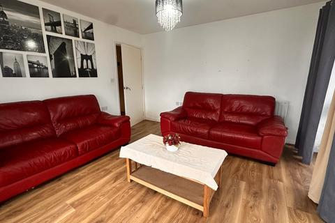 2 bedroom apartment for sale, Staines Road, Feltham, London, TW14