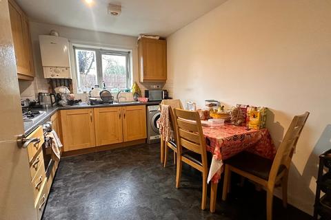 2 bedroom apartment for sale, Staines Road, Feltham, London, TW14