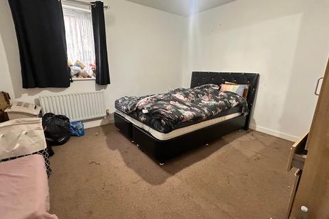 2 bedroom apartment for sale, Staines Road, Feltham, London, TW14