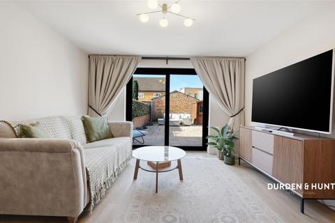 3 bedroom semi-detached house for sale, Tabrums Way, Upminster, RM14