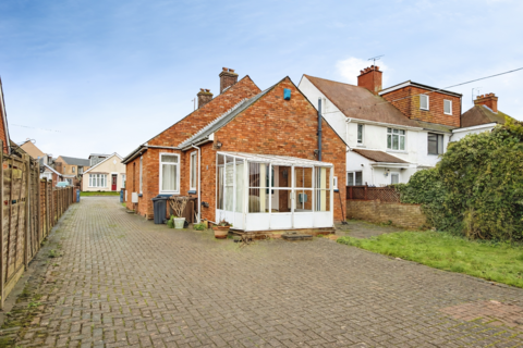 2 bedroom detached bungalow for sale, Kingsnorth Road, Ashford