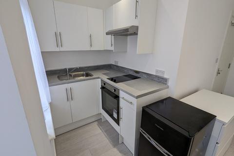 Studio to rent, Yewfield Road, Willesden NW10