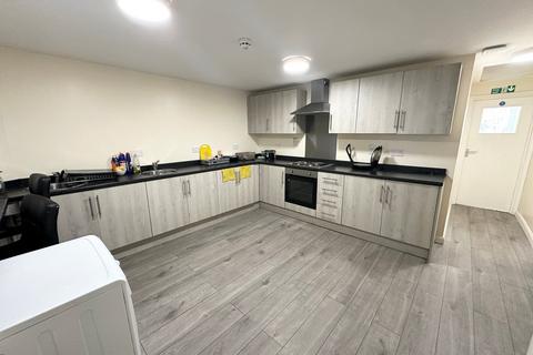 1 bedroom house of multiple occupation to rent, Stanwell New Road, Staines-upon-Thames, TW18