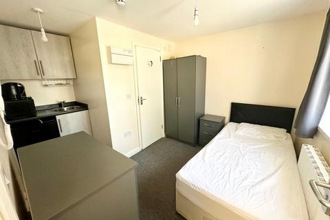 1 bedroom house of multiple occupation to rent, Stanwell New Road, Staines-upon-Thames, TW18