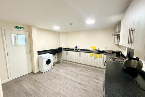 1 bedroom house of multiple occupation to rent, Stanwell New Road, Staines-upon-Thames, TW18