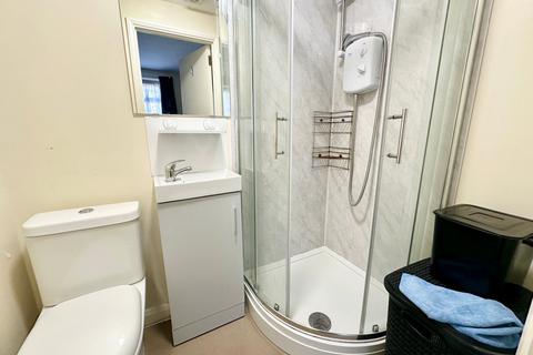 1 bedroom house of multiple occupation to rent, Stanwell New Road, Staines-upon-Thames, TW18