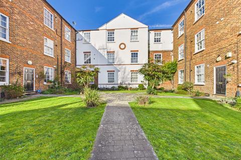 Courtyard Apartments, Teddington