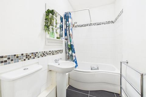 undefined, Courtyard Apartments, Teddington