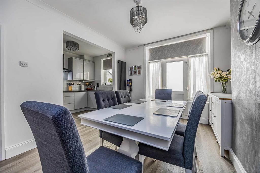 29 Salcombe Avenue, Portsmouth-Small-Portico Market