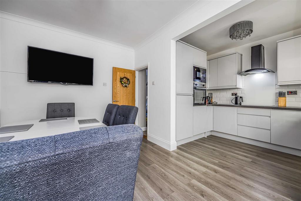 29 Salcombe Avenue, Portsmouth-Small-Portico Market