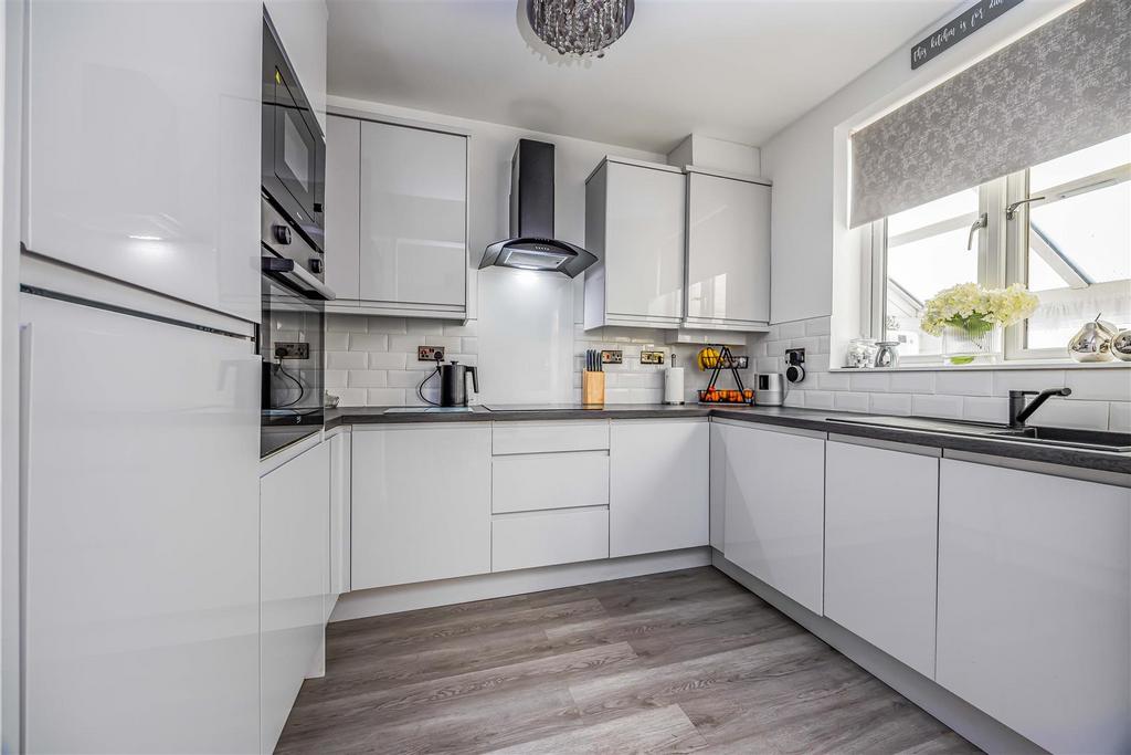29 Salcombe Avenue, Portsmouth-Small-Portico Market