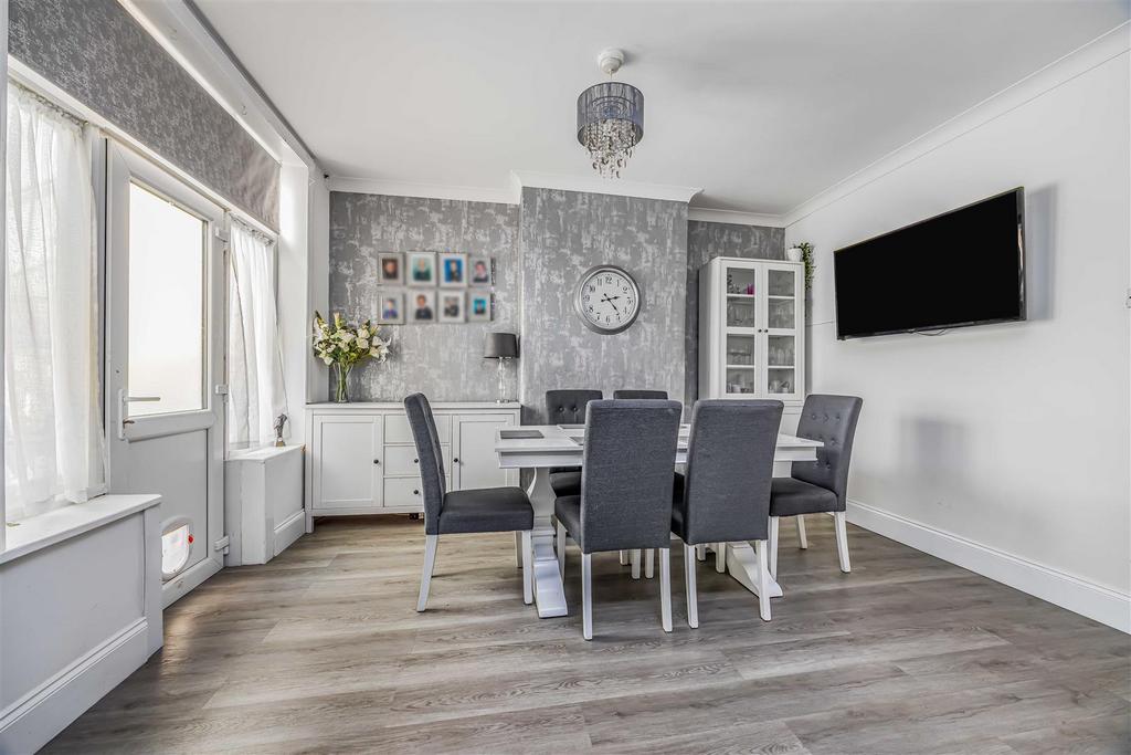29 Salcombe Avenue, Portsmouth-Small-Portico Market