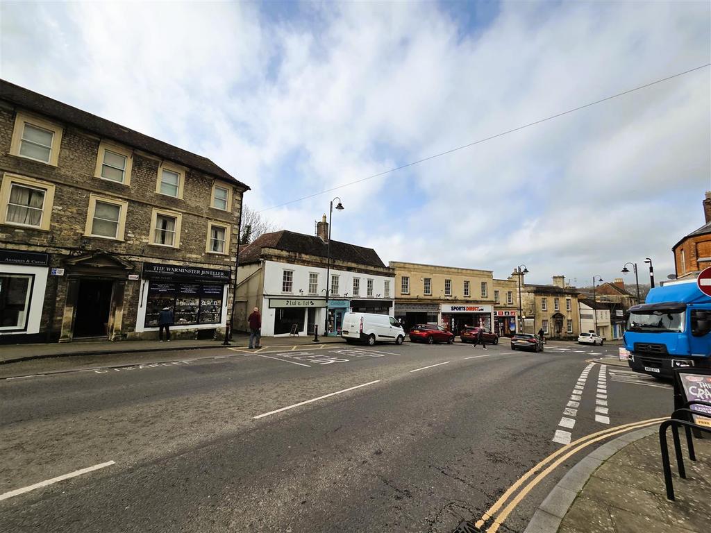 25 High Street - Street Scene.jpg