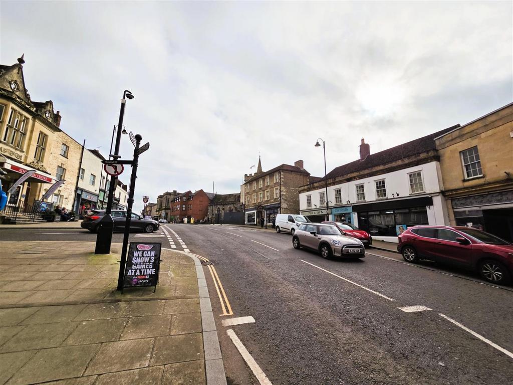 25 High Street - Street Scene2.jpg