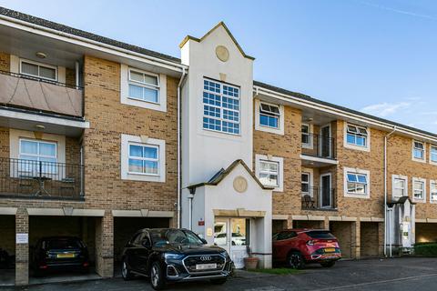 International Way, Sunbury-on-Thames, Surrey, TW16