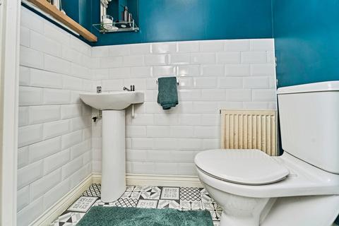 3 bedroom end of terrace house for sale, The Furlong, Wednesbury, WS10