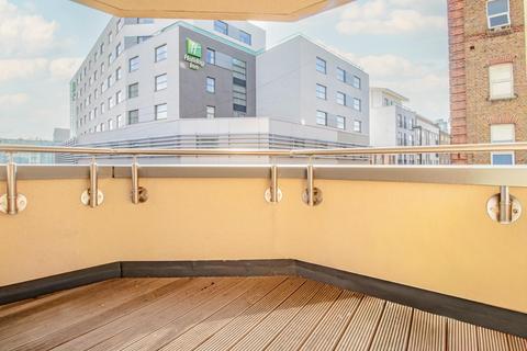 2 bedroom flat to rent, Cavell Street, E1, London