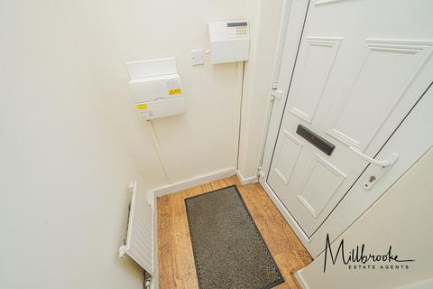 2 bedroom semi-detached house to rent, Wythop Gardens, Salford, M5