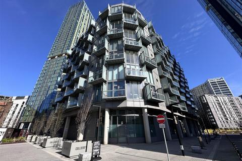 undefined, Abito, 85 Greengate, Salford