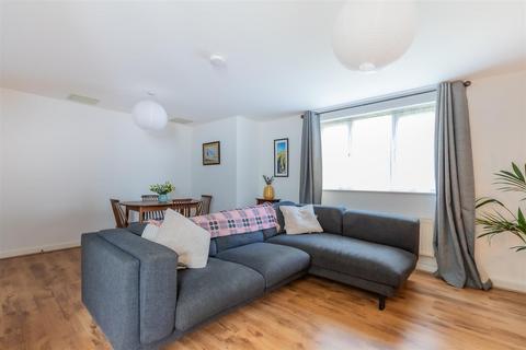 2 bedroom flat for sale, Clos Dewi Sant, Cardiff CF11
