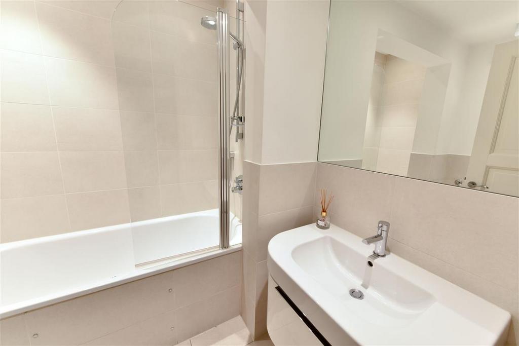 En Suite Bathroom