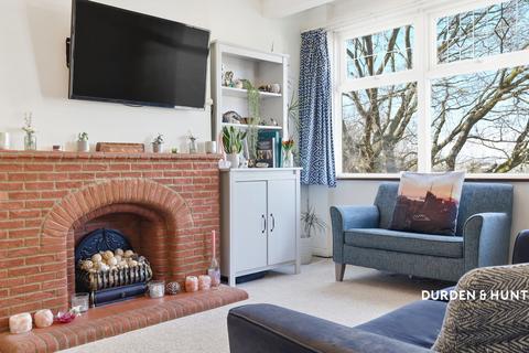 2 bedroom flat for sale, Morgan Avenue, London E17