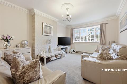 3 bedroom semi-detached house for sale, Wingletye Lane, Hornchurch, RM11