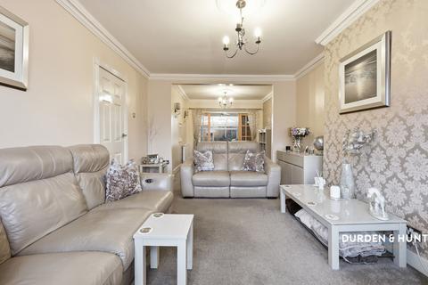 3 bedroom semi-detached house for sale, Wingletye Lane, Hornchurch, RM11