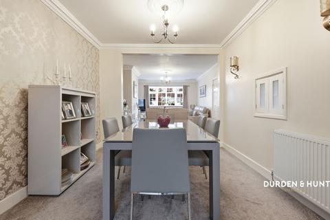 3 bedroom semi-detached house for sale, Wingletye Lane, Hornchurch, RM11