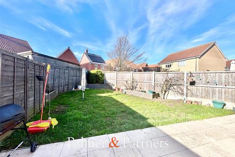 4 bedroom link detached house for sale, Glover Close, Clacton-on-Sea, Essex, CO16