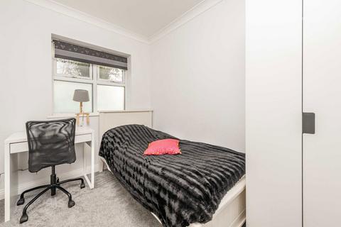 undefined, Hillary Drive, Isleworth TW7