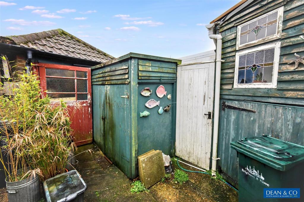 Workshop formerly used as garage